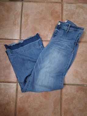 1822 Denim Women’s Blue Frayed Hem Wide Leg Jeans